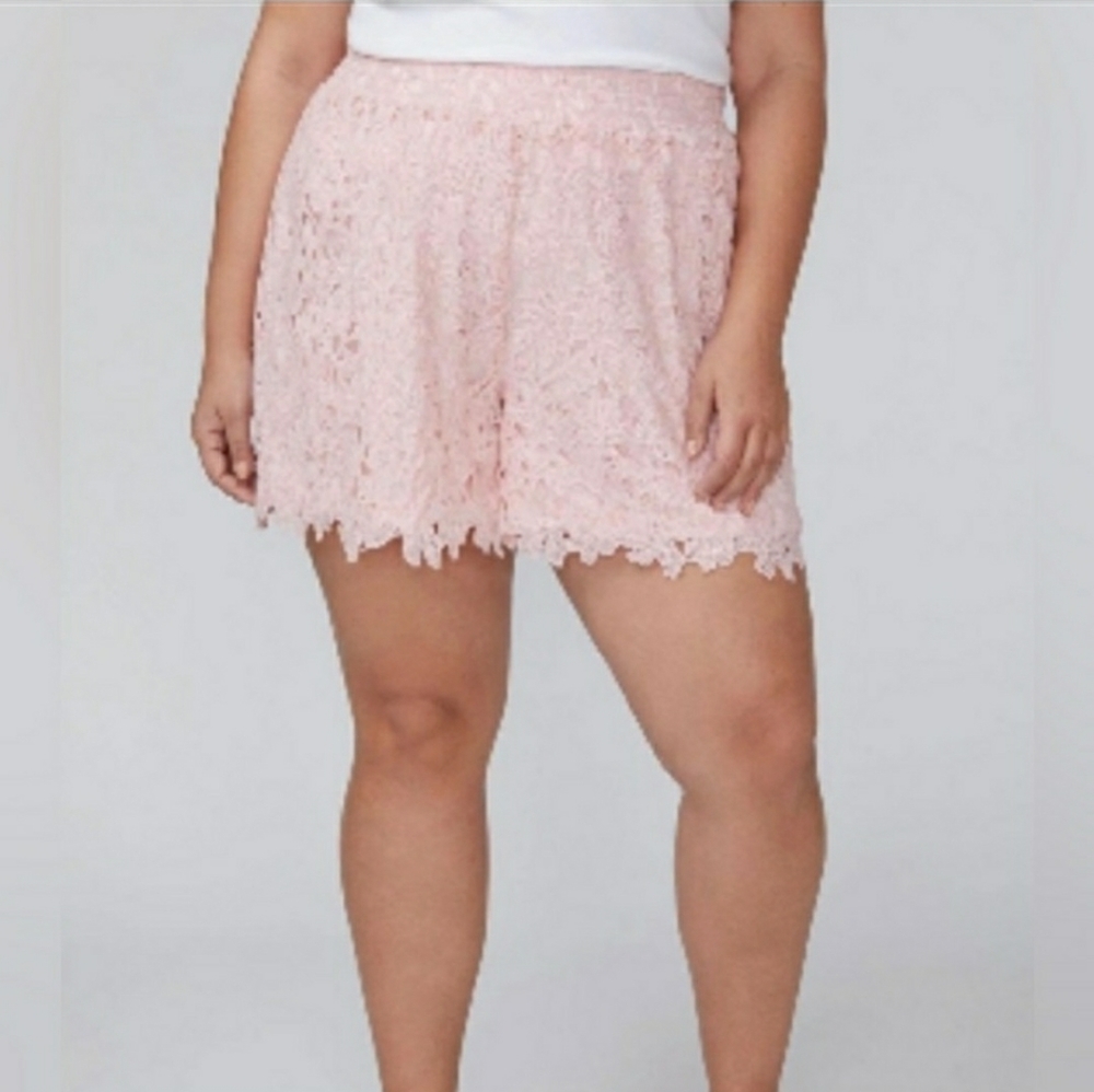Brand new!! New Torrid soft & stretchy pink crochet lace layered shorts size 1X